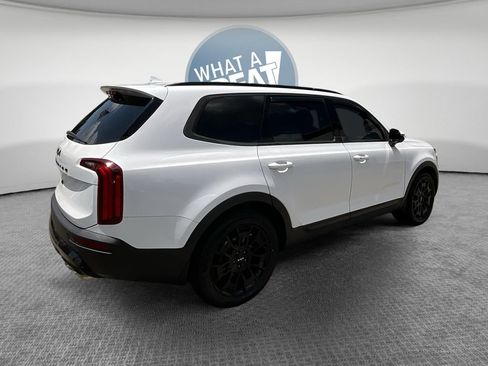 Certified 2022 Kia Telluride SX w/ SX Prestige Package AWD/4WD image 3