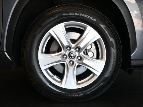 Used 2020 Toyota Highlander L FWD image 7