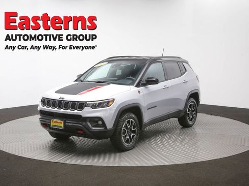 Used 2025 Jeep Compass Trailhawk w/ Trailer Tow Group AWD/4WD image 54