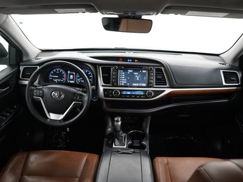 Used 2017 Toyota Highlander Limited AWD/4WD image 13