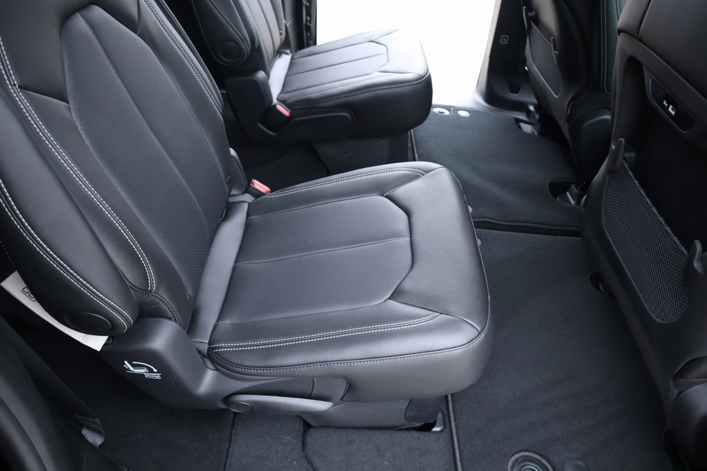 New 2026 Chrysler Pacifica Select AWD/4WD image 15