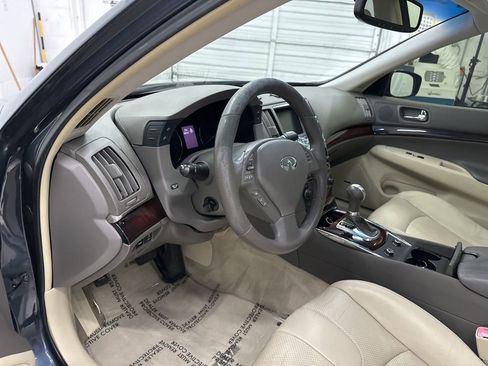 Used 2011 INFINITI G37 Journey w/ Premium Pkg image 9