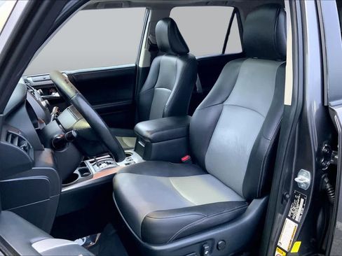 Used 2018 Toyota 4Runner SR5 Premium RWD image 7
