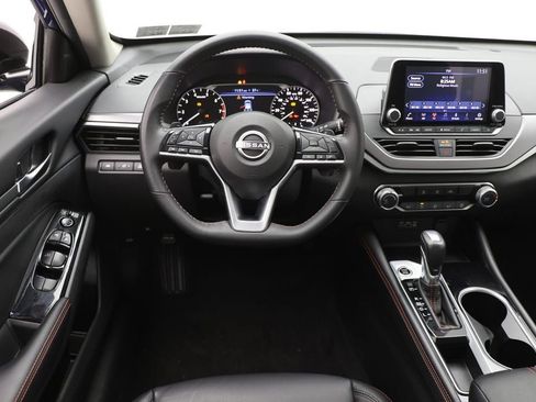 Used 2024 Nissan Altima 2.5 SR image 13