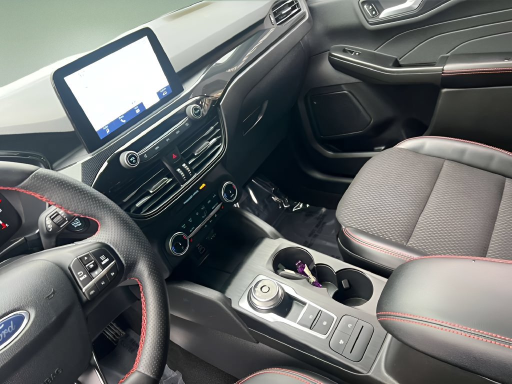 Used 2025 Ford Escape ST-Line Select AWD/4WD image 19