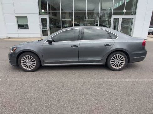 Used 2016 Volkswagen Passat 1.8T SE image 2