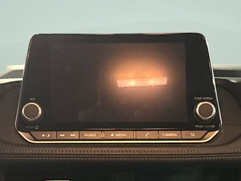 Used 2024 Nissan Rogue SV image 18