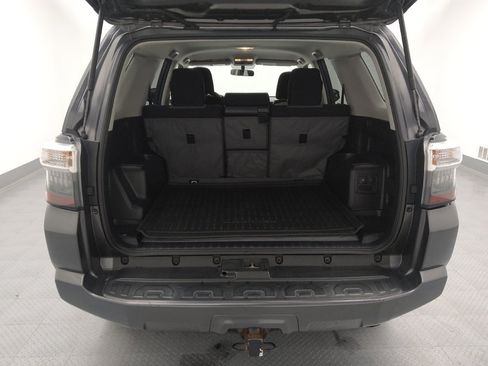 Used 2017 Toyota 4Runner SR5 AWD/4WD image 29