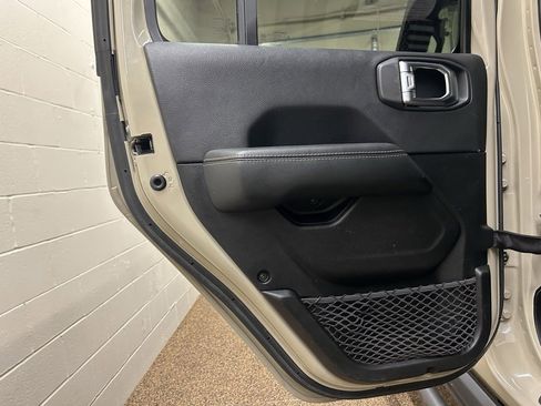 Used 2020 Jeep Gladiator Overland image 13