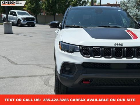 Used 2023 Jeep Compass Trailhawk image 14