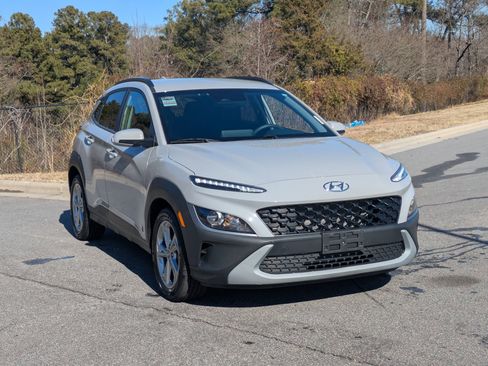 Used 2023 Hyundai Kona SEL image 3