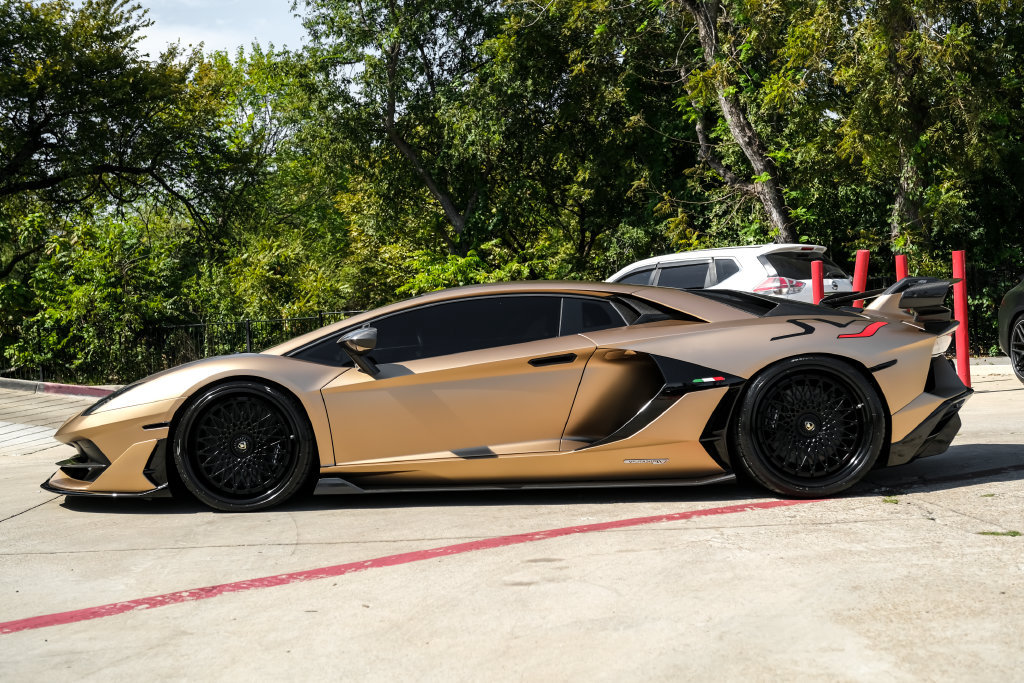 Used 2020 Lamborghini Aventador SVJ AWD/4WD image 12