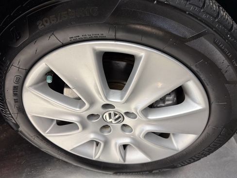 Used 2008 Volkswagen Beetle S image 25