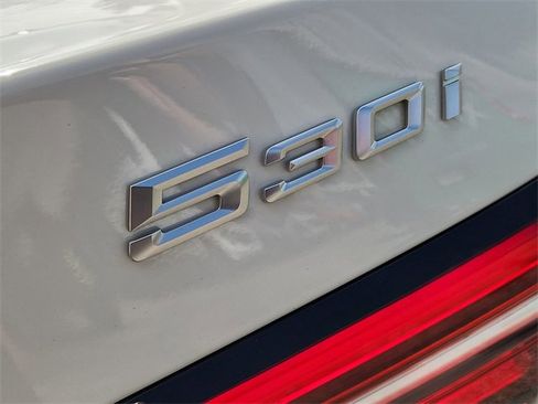 Used 2024 BMW 530i w/ Premium Package image 33