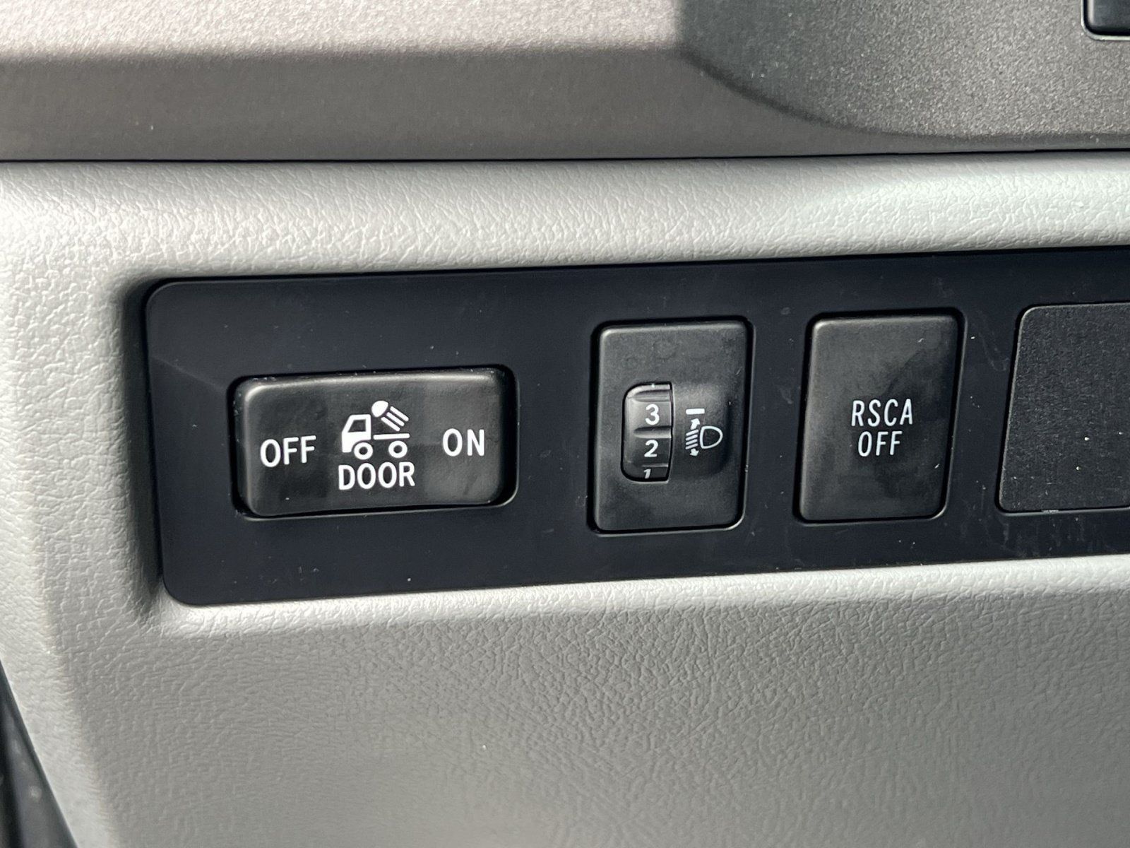 Used 2011 Toyota Tundra Limited w/ Memory Pkg AWD/4WD image 37