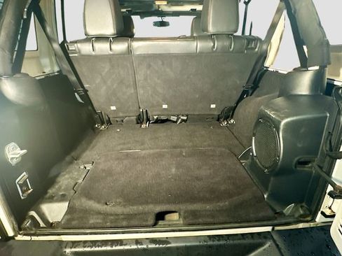 Used 2014 Jeep Wrangler Unlimited Sahara image 23