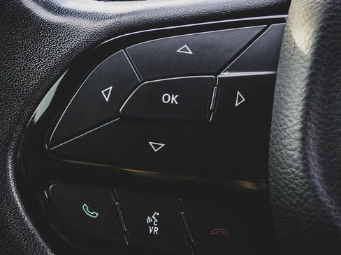 Used 2020 Chrysler Pacifica Touring-L image 13