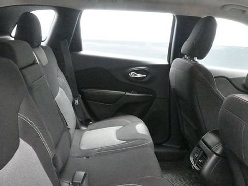 Used 2015 Jeep Cherokee Sport w/ Cold Weather Group AWD/4WD image 10
