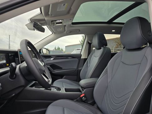 New 2026 Volkswagen Tiguan SE image 21