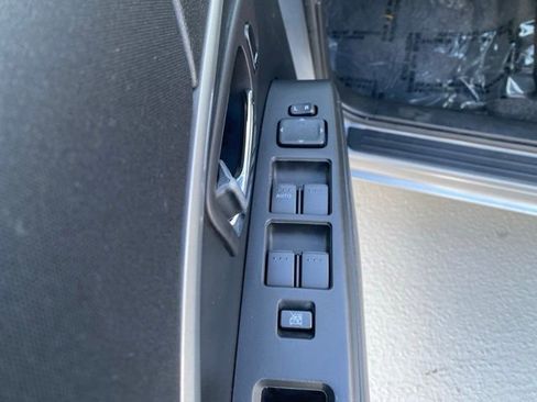 Used 2012 MAZDA MAZDA5 Sport FWD image 21