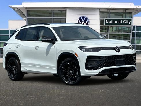 New 2026 Volkswagen Tiguan SE R-Line FWD image 2