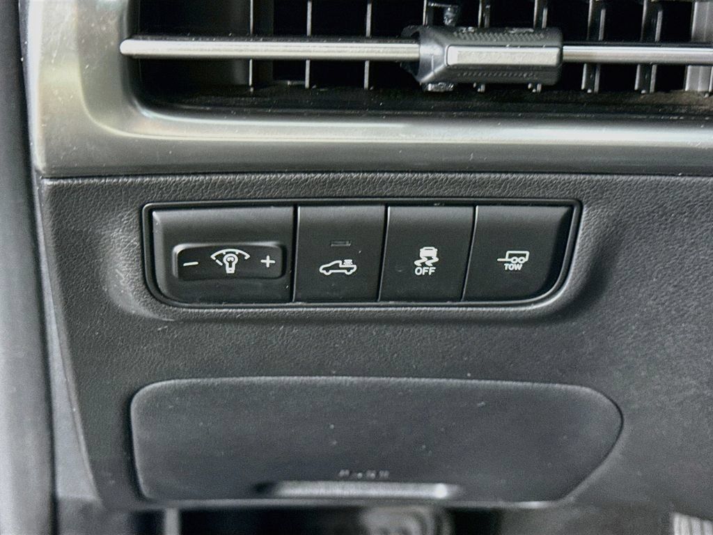 Certified 2025 Hyundai Santa Cruz Limited AWD/4WD image 21