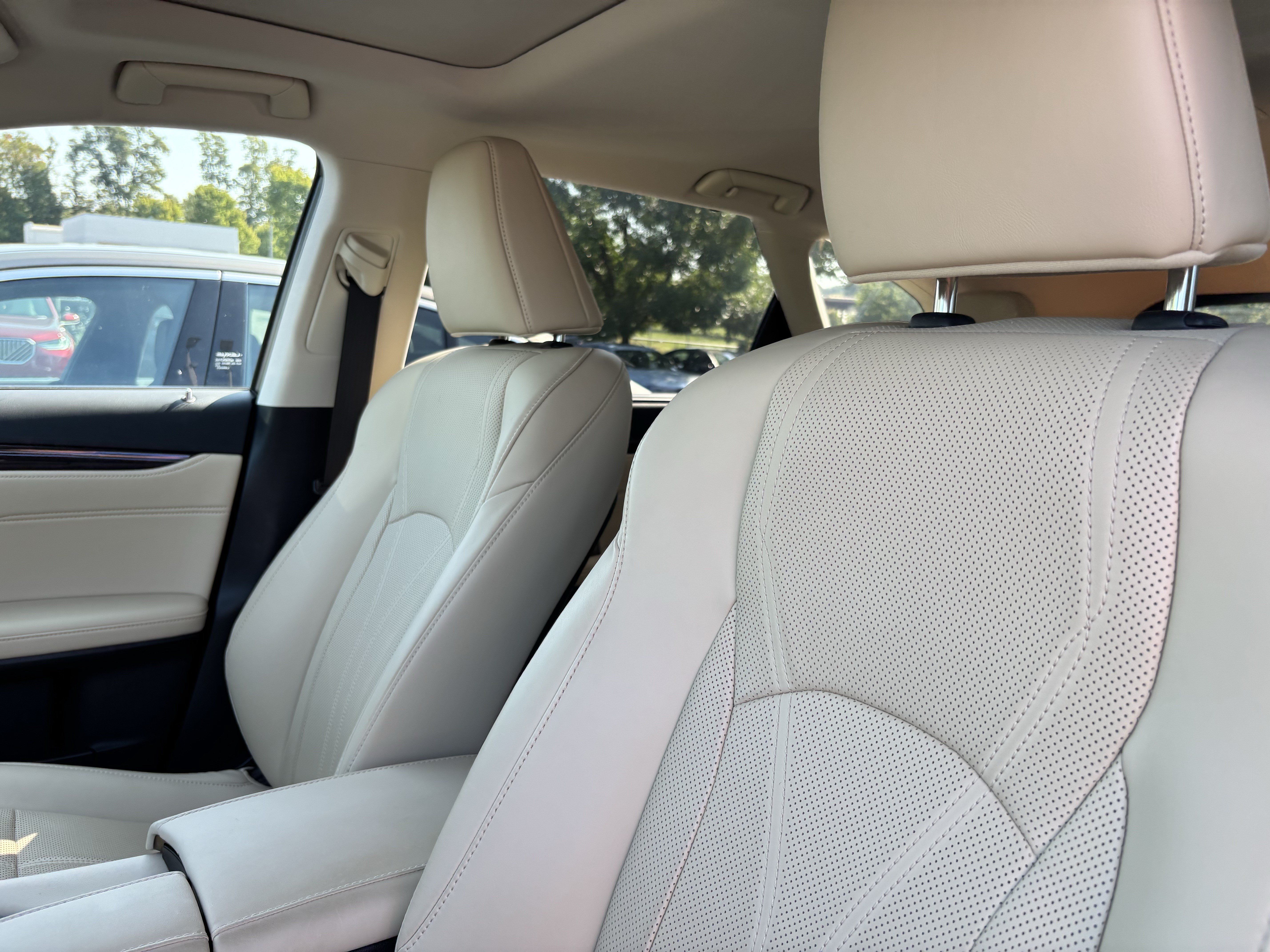 Used 2022 Lexus RX 350L Luxury w/ Accessory Package (Z1) FWD image 16