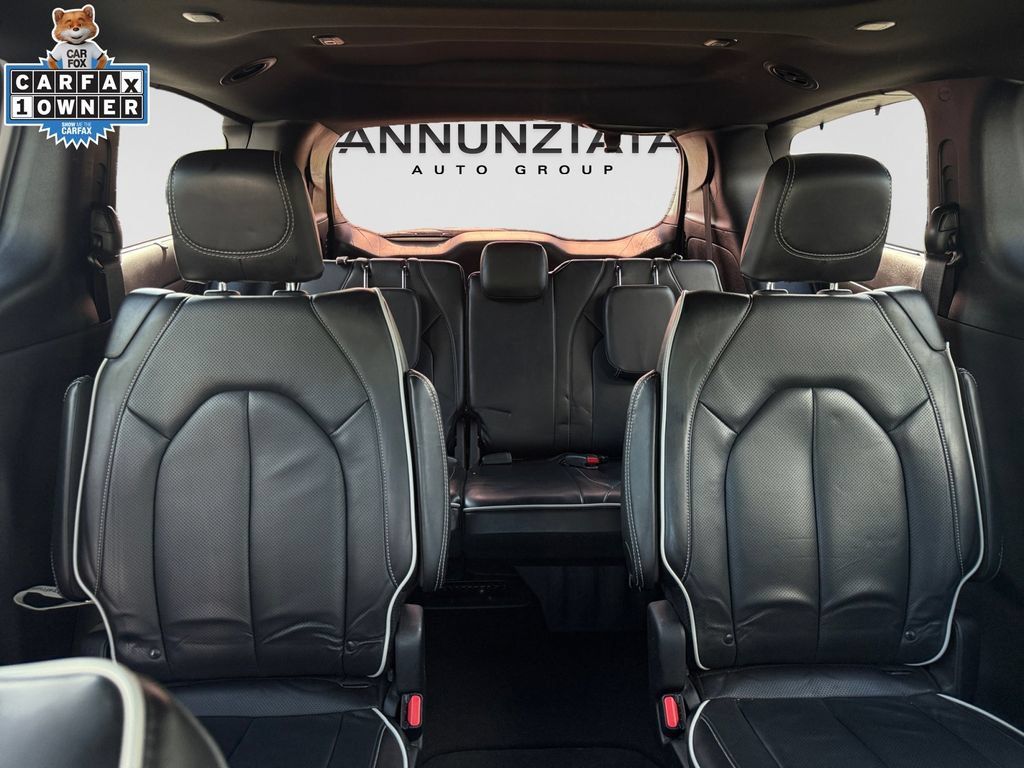 Used 2025 Chrysler Pacifica Limited FWD image 17