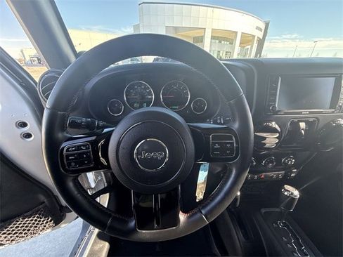 Used 2012 Jeep Wrangler Unlimited Sahara image 14