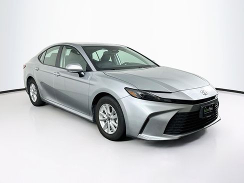 Used 2025 Toyota Camry LE FWD image 3