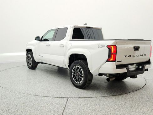 Used 2025 Toyota Tacoma TRD Sport AWD/4WD image 7