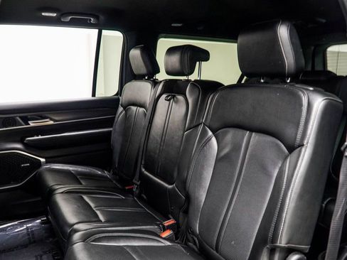Used 2024 Jeep Wagoneer L Series II w/ Flexible Seating Group AWD/4WD image 38