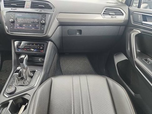 Used 2024 Volkswagen Tiguan SE AWD/4WD image 10