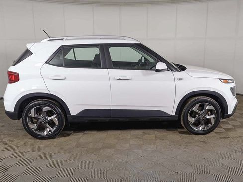 Certified 2024 Hyundai Venue SEL FWD image 13