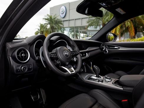 New 2025 Alfa Romeo Stelvio Sprint AWD/4WD image 23