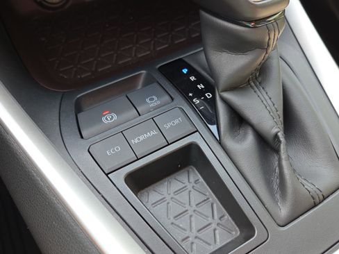 Certified 2020 Toyota RAV4 Limited FWD image 26