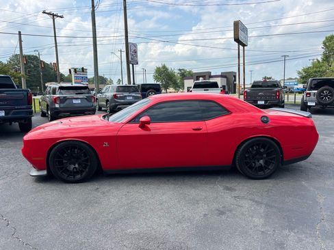 Used 2016 Dodge Challenger R/T Scat Pack w/ Leather Interior Group RWD image 3