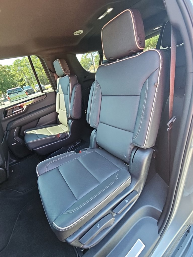 Used 2025 GMC Yukon XL Elevation AWD/4WD image 16