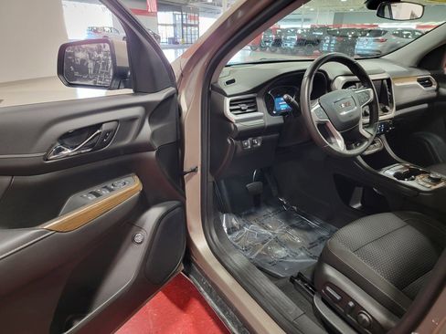 Certified 2023 GMC Acadia SLE w/ Driver Convenience Package image 11