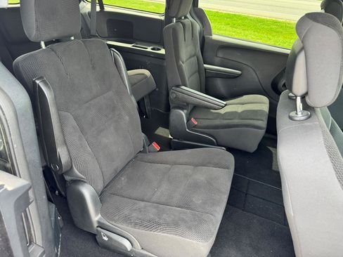 Used 2019 Dodge Grand Caravan SE FWD image 11