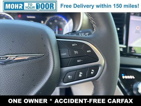 Used 2024 Chrysler Pacifica Touring-L image 14