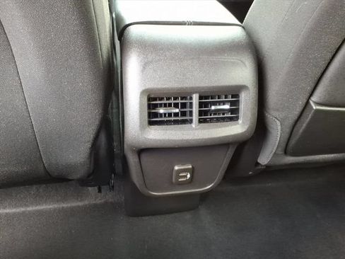 Used 2024 GMC Terrain SLE FWD image 15