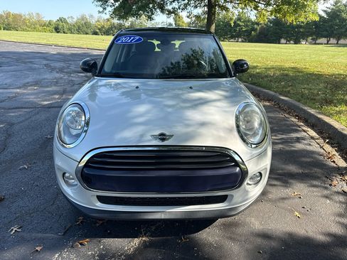 Used 2017 MINI Cooper 4-Door Hardtop image 6