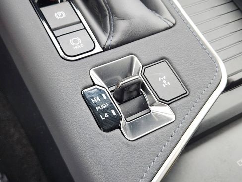 Used 2024 Lexus GX 550 w/ Accessory Package (Z1) AWD/4WD image 24