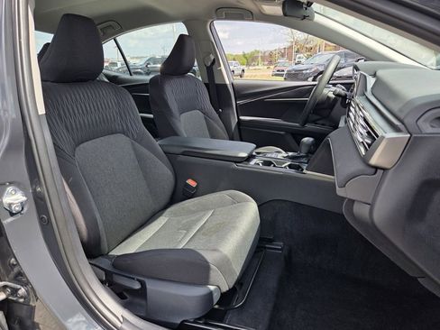 Used 2025 Toyota Camry LE FWD image 12