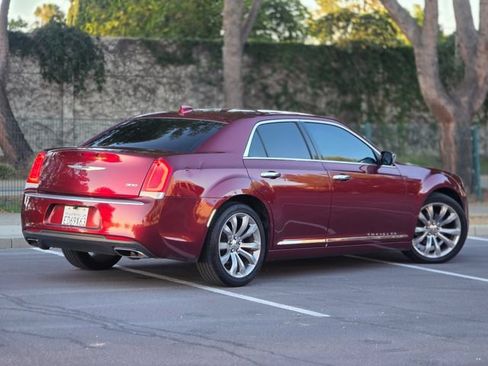 Used 2018 Chrysler 300 Touring w/ Chrome Appearance Package RWD image 7