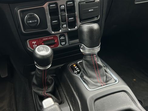 Used 2023 Jeep Gladiator Rubicon AWD/4WD image 22