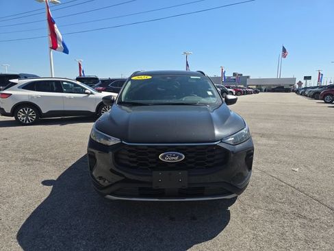 Certified 2025 Ford Escape ST-Line AWD/4WD image 10