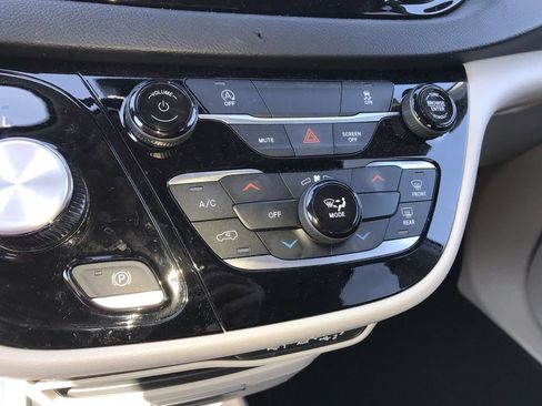Used 2024 Chrysler Voyager LX FWD image 18