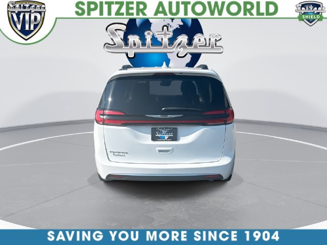 Used 2022 Chrysler Pacifica Touring-L FWD image 9